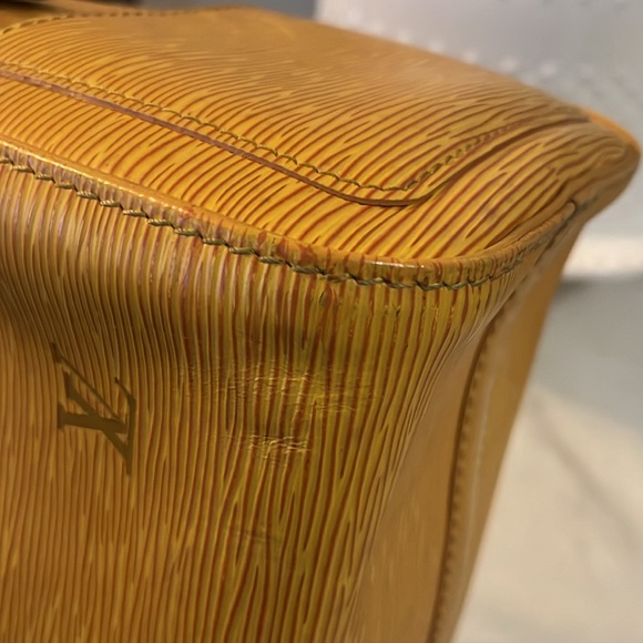 Louis Vuitton Yellow Epi Speedy 25 Hand Bag - Picture 10 of 16